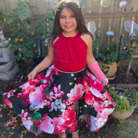 Macys red black white and green dress. Size 10/12, - Picture 1 of 7